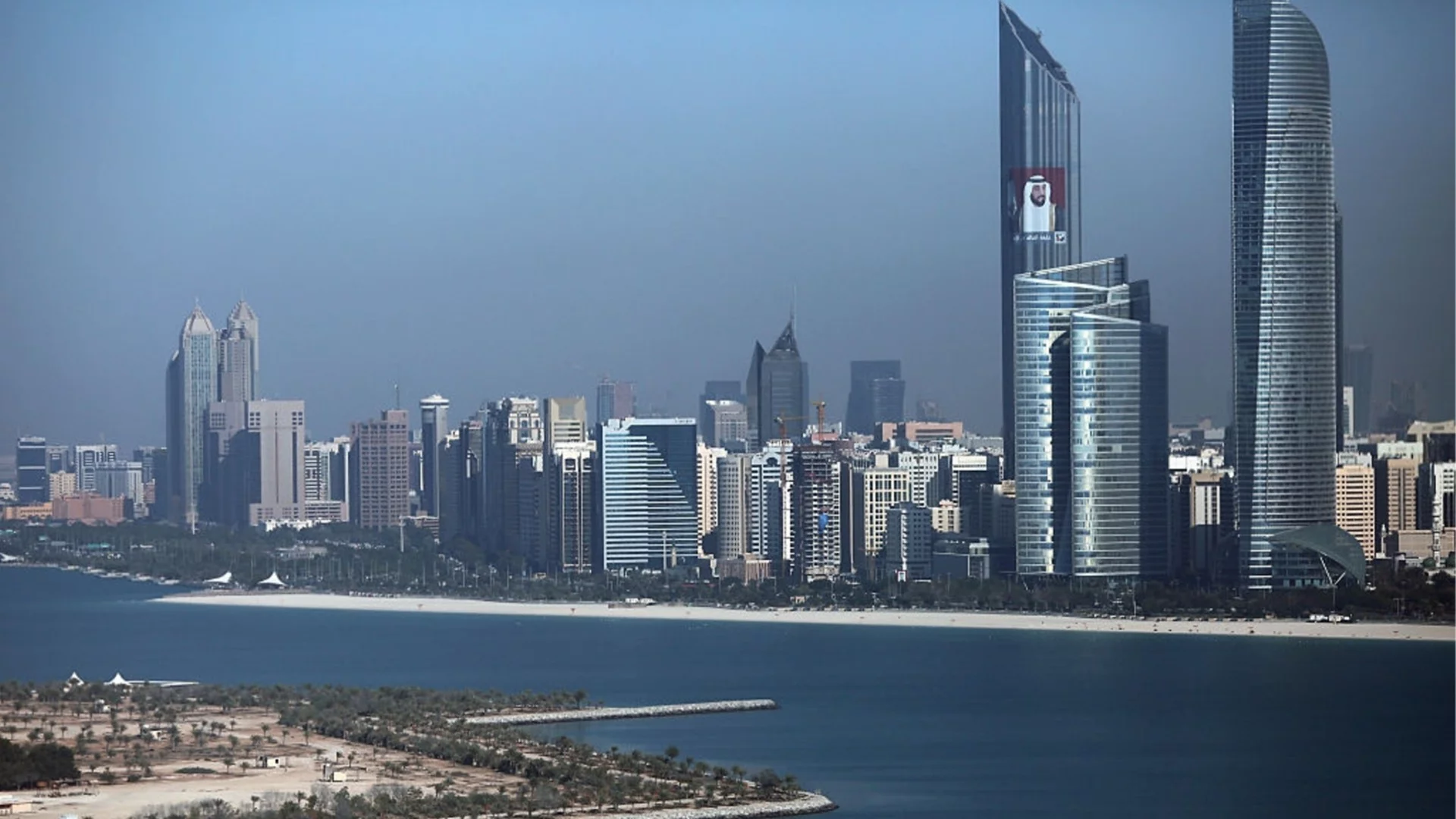 Жертви в Абу Даби след прехващане на иранска ракета, дронове над Саудитска Арабия и удари в Израел (ВИДЕО)