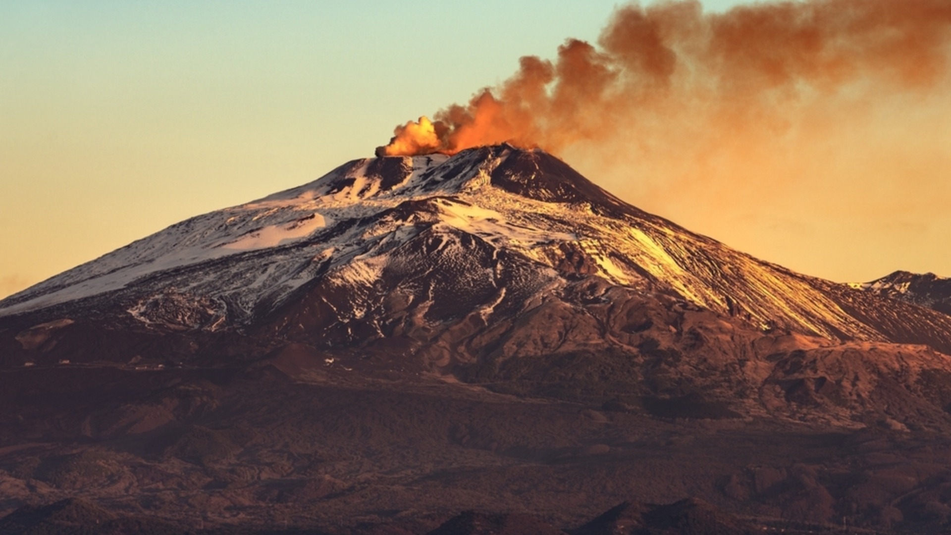 Учени: Изригването на този вулкан е намалило човечеството до 1000 души