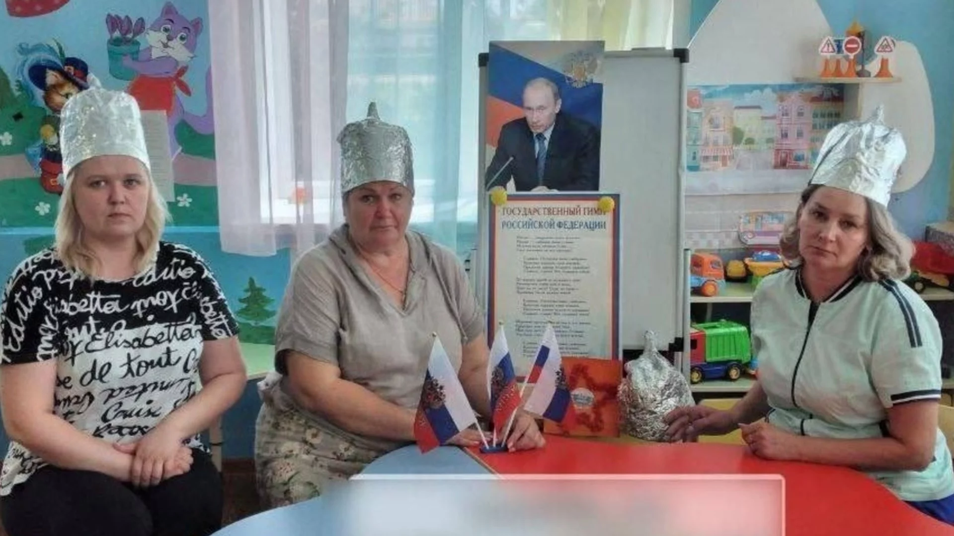 "Как да служим на родината": Нов пропаганден инструмент на Кремъл за учениците