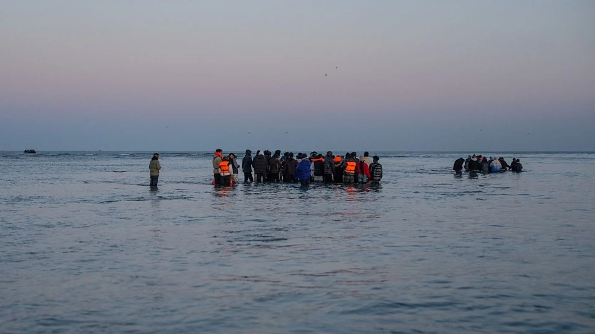 Депортиране в трети държави: Европарламентът одобри спорния законопроект за мигрантите