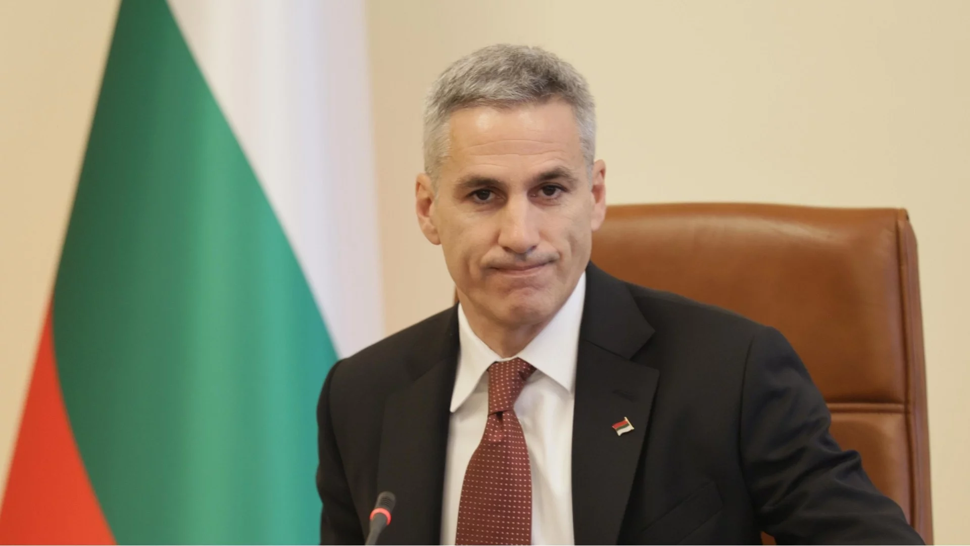 Премиерът на среща с тристранката заради мерките за гражданите и бизнеса