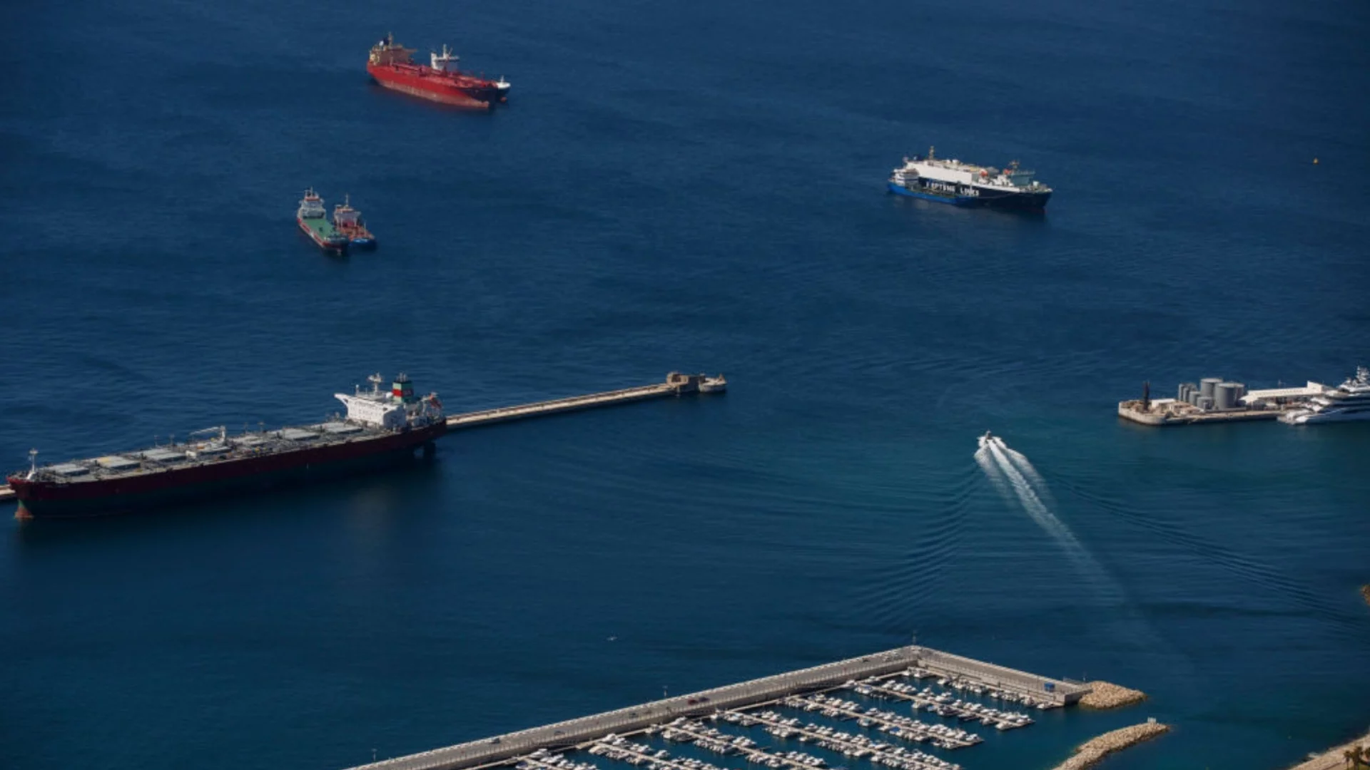 Тръмп обяви подарък от танкери от Иран и удължи спирането на някои бомбардировки (ВИДЕО)