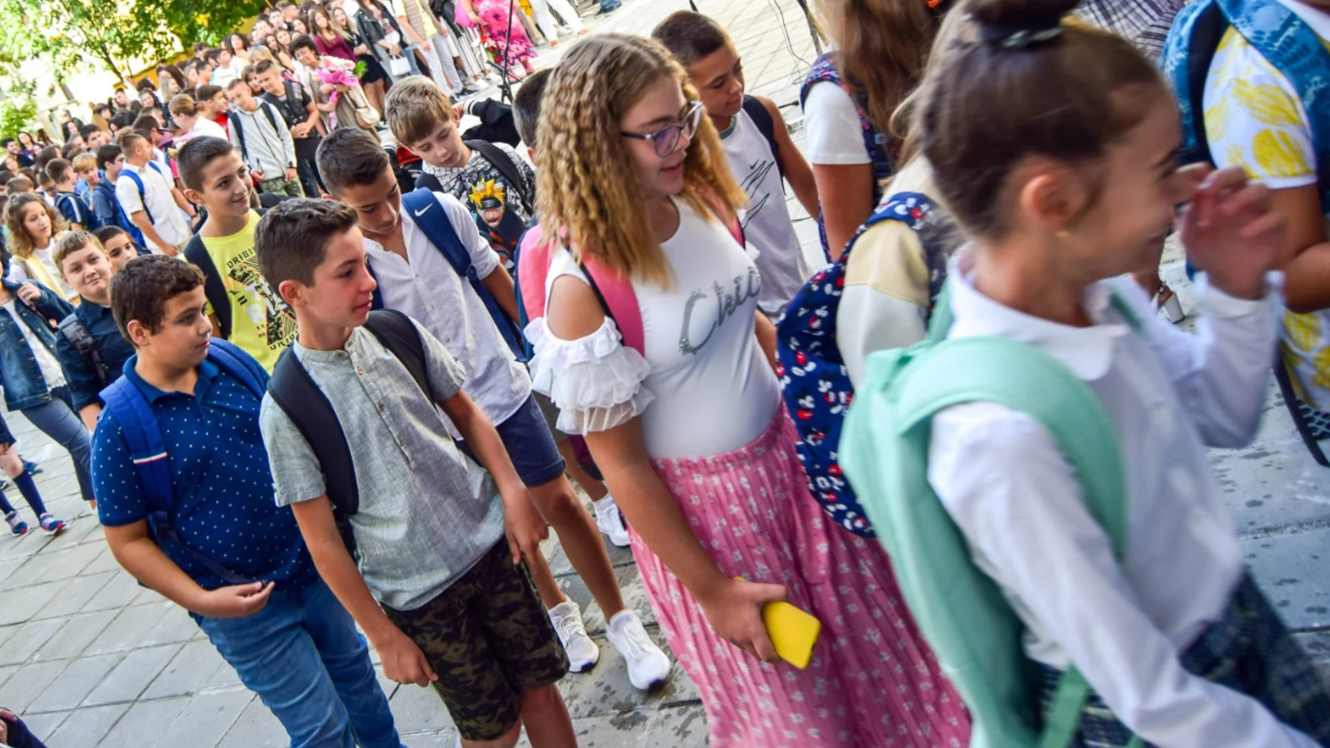 Риск за сигурността на децата: Синдикат "Образование" против 20 април да е неучебен, но присъствен