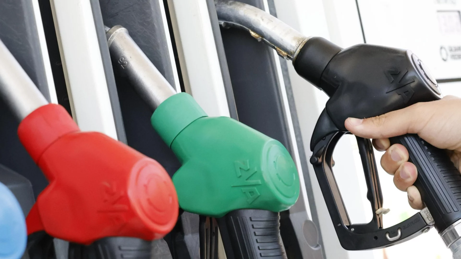 Цените на горивата в България продължават да се повишават