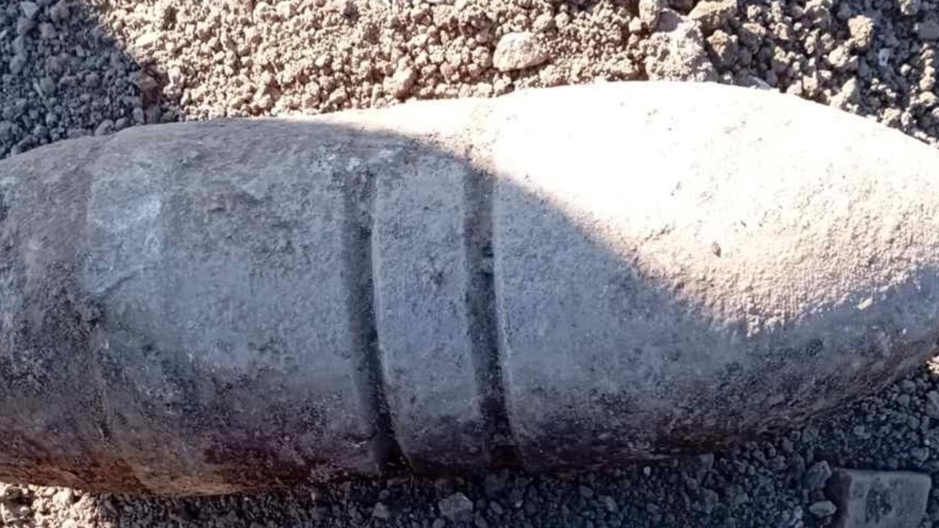 Деца ритаха артилерийски снаряд от Втората световна война: Ето какво се случи после