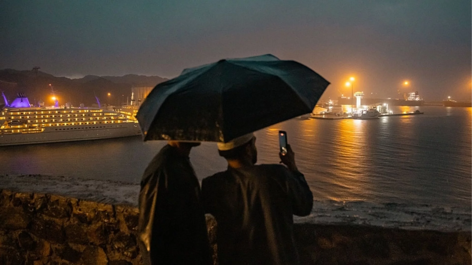 Politico: Спомнете си българите от Galaxy Leader, хиляди моряци сега са блокирани в Близкия изток