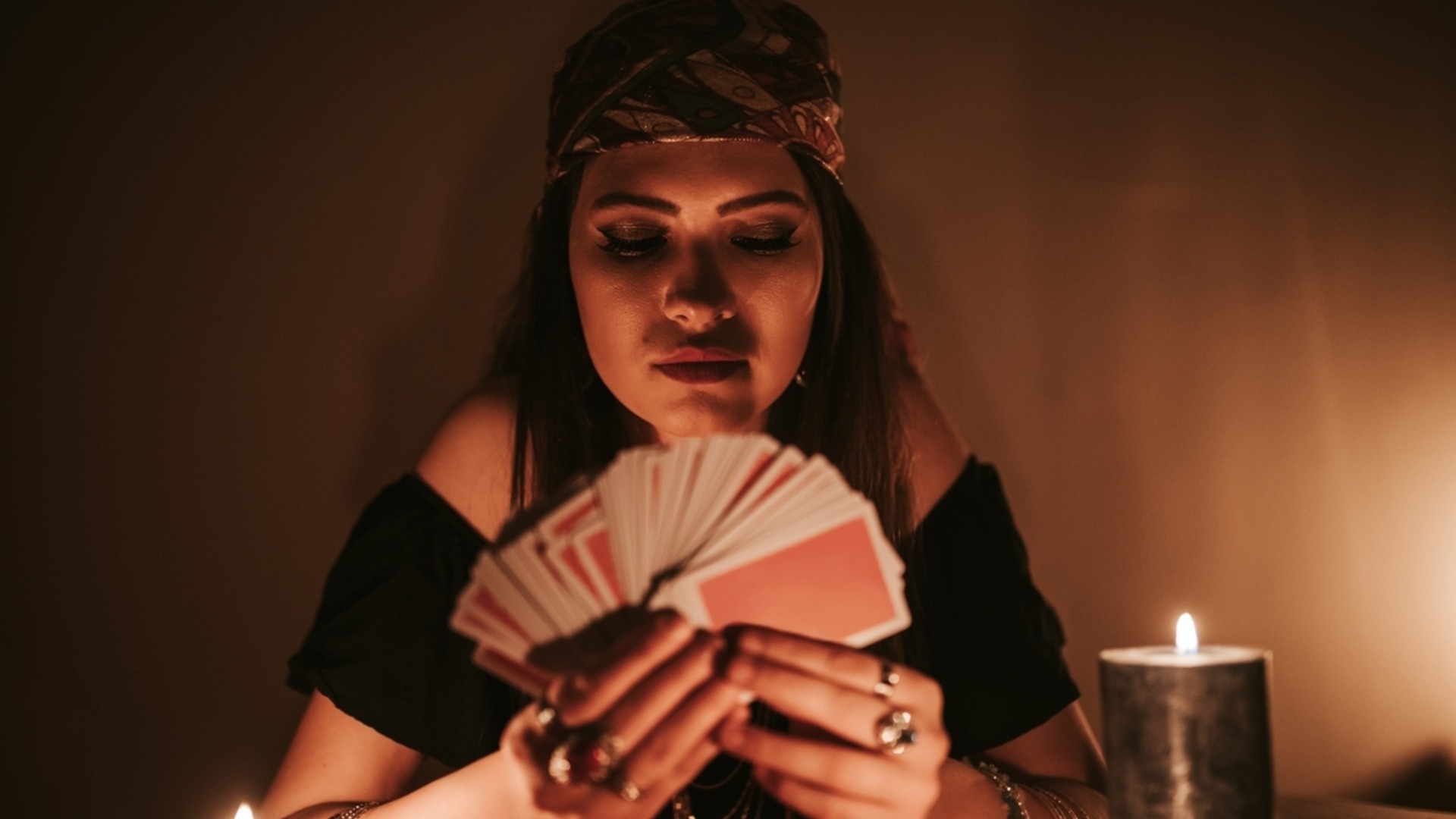 Месечен ТАРО хороскоп за АПРИЛ 2026