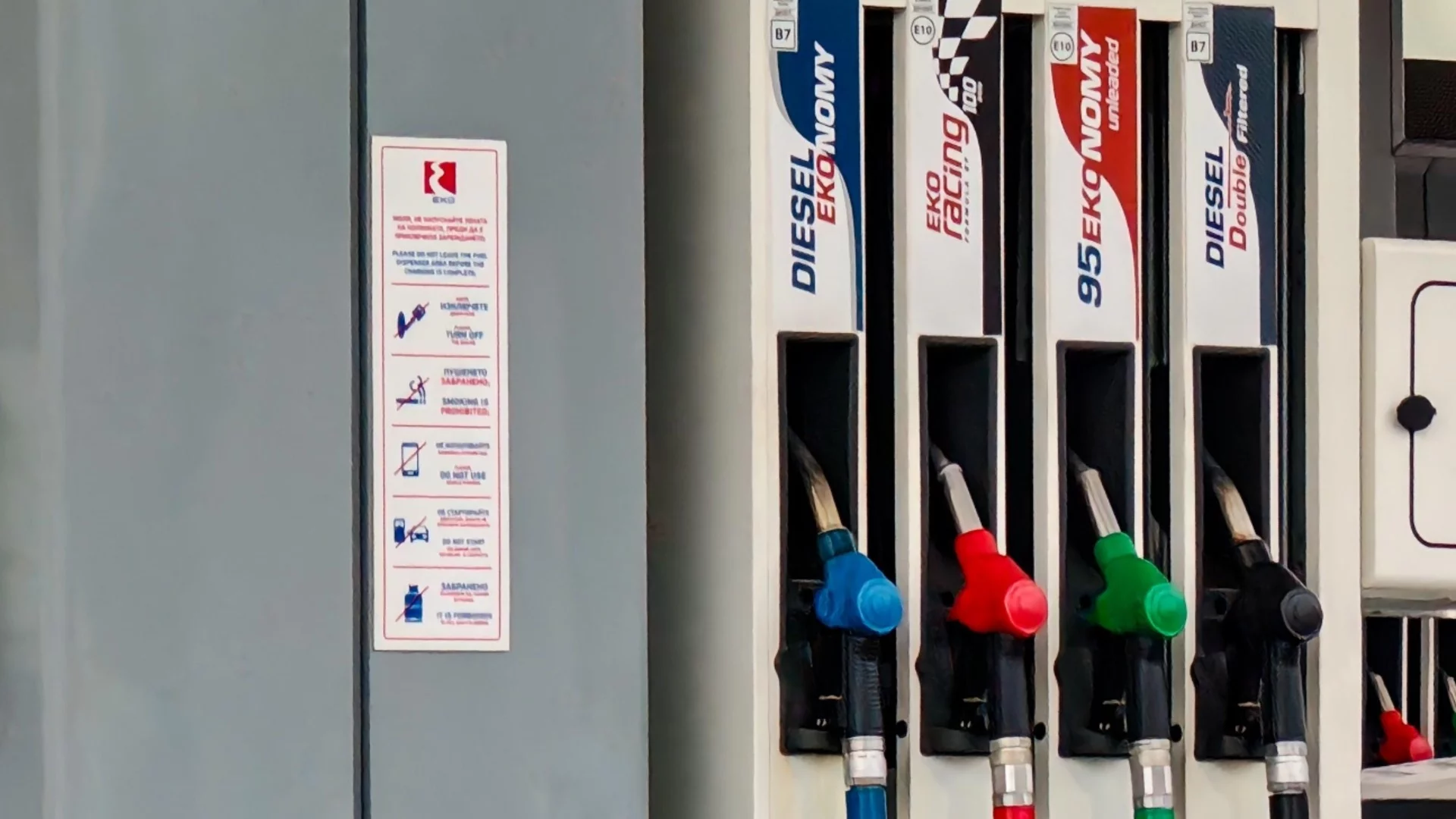 Компенсациите за високите цени на горивата: Бум на желаещите в първите часове