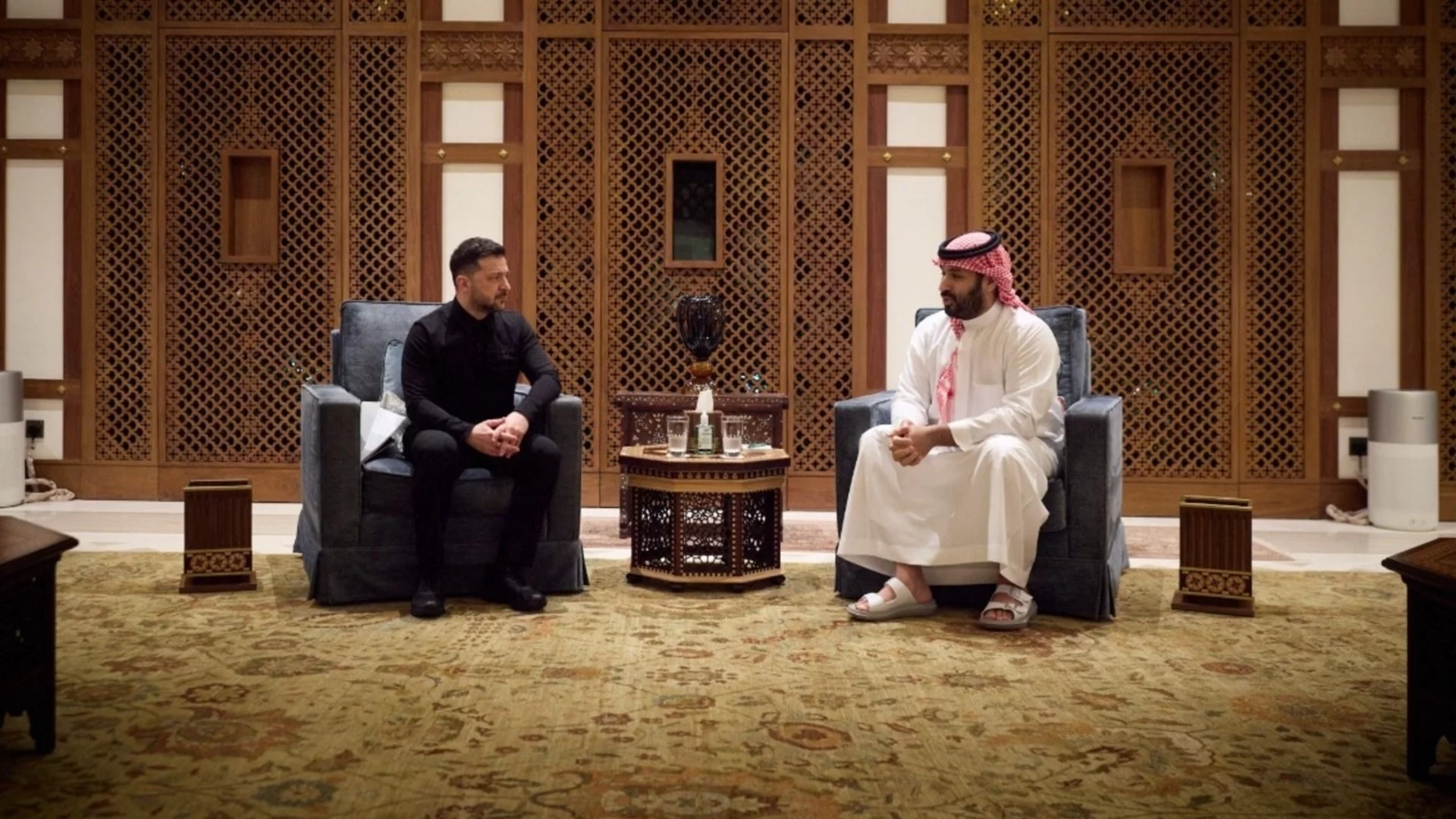 Зеленски подписа военна сделка със Саудитска Арабия: Борим се срещу терористи и ще ви помагаме за същото (ВИДЕО)