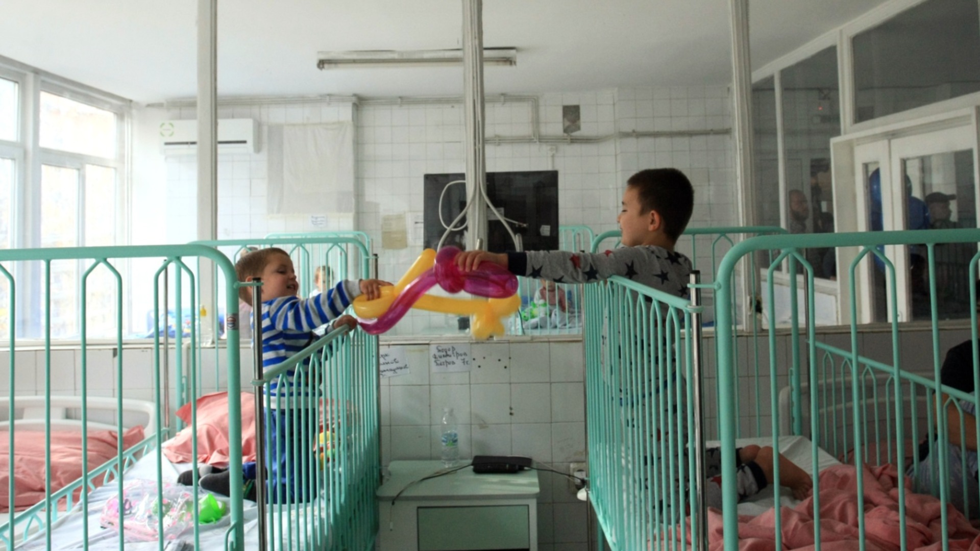 26 клиники и отделения, 340 лекари, 570 сестри: Готова е обществената поръчка за бъдещата Национална детска болница