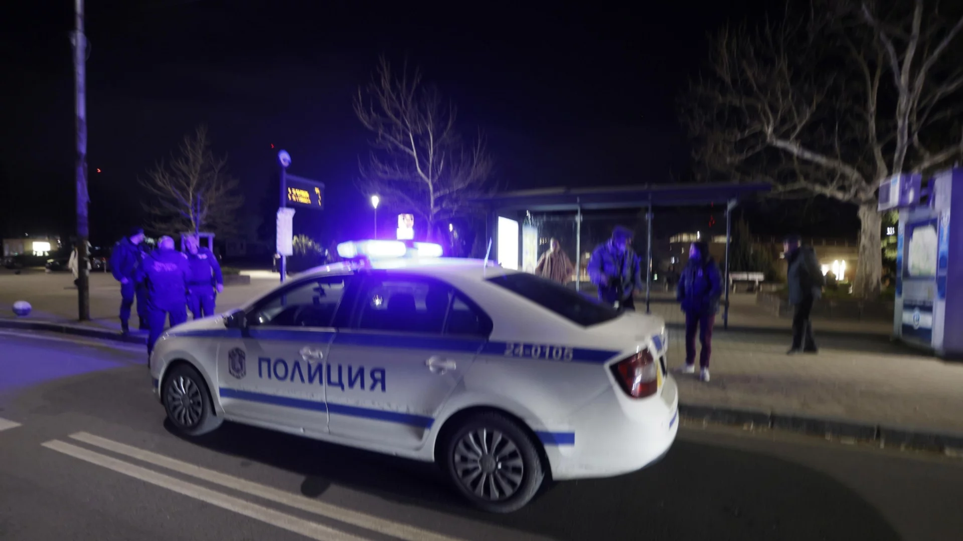 Пребил непълнолетен и счупил огледалата на 8 коли: Задържаха рецидивист