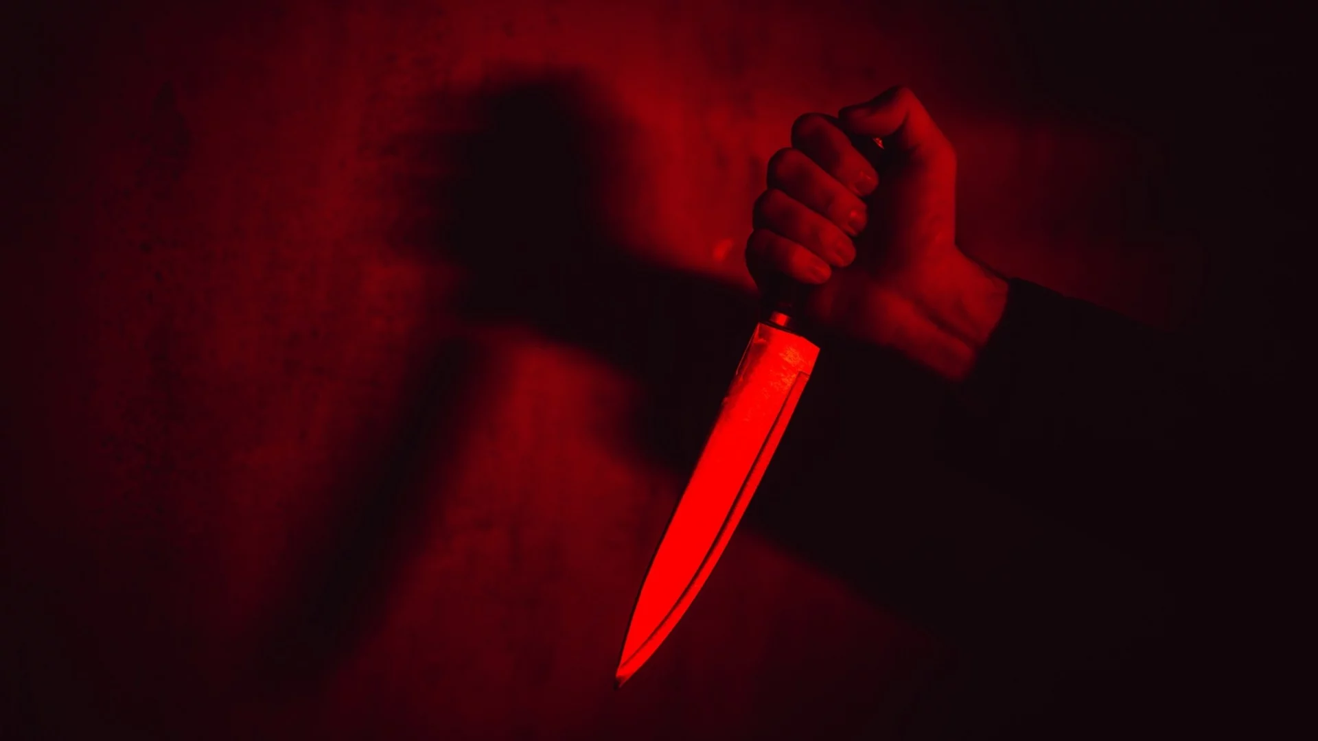 Няма опасност за живота на нападнатите с нож в София