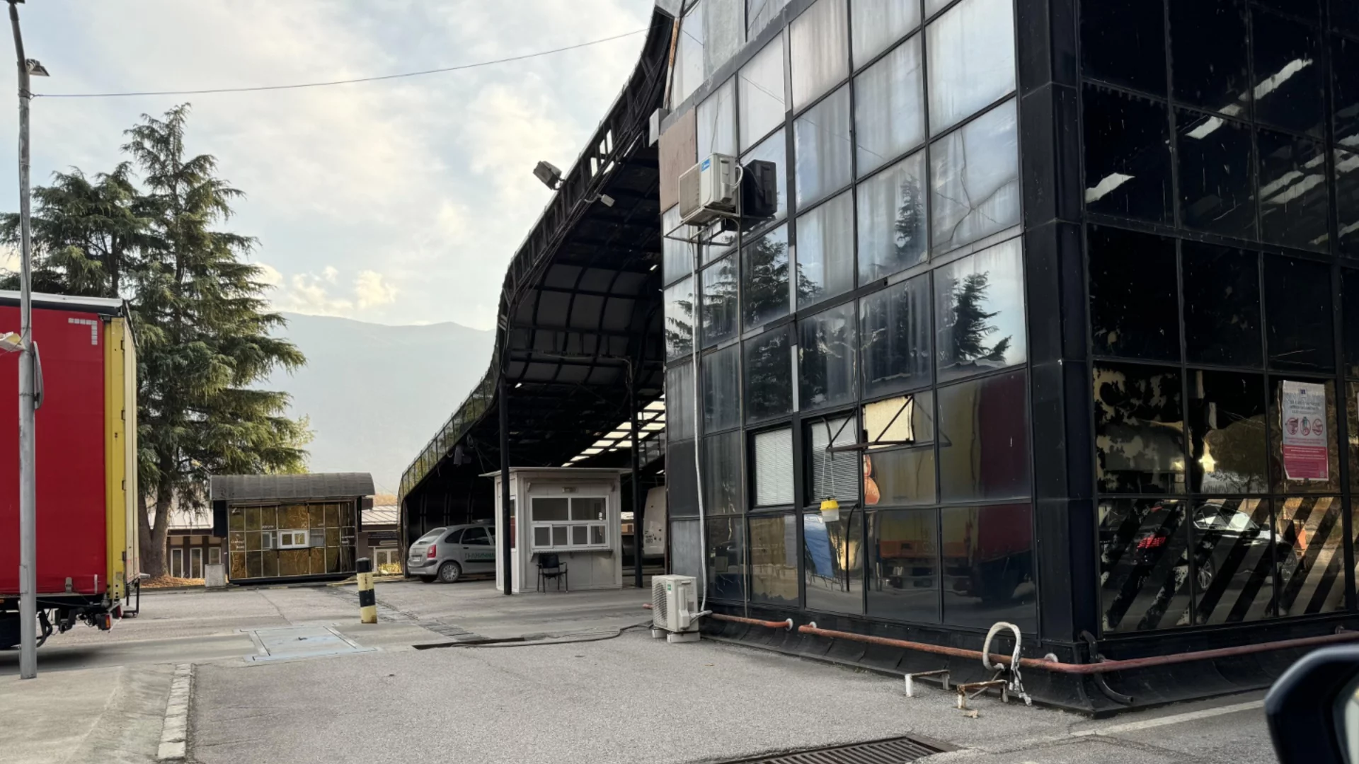 Този следобед: Спират трафика на камиони пред ГКПП “Златарево“