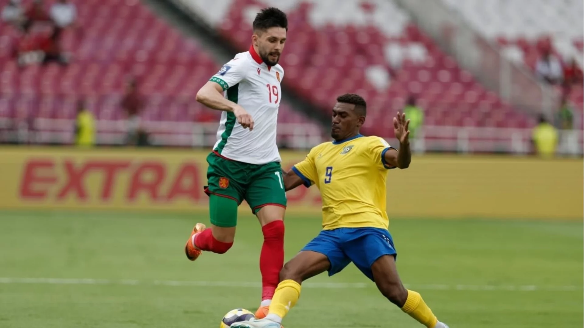 "Разкарват националите като панаирджийски мечки! Позор за тези, които организираха тази екскурзия"