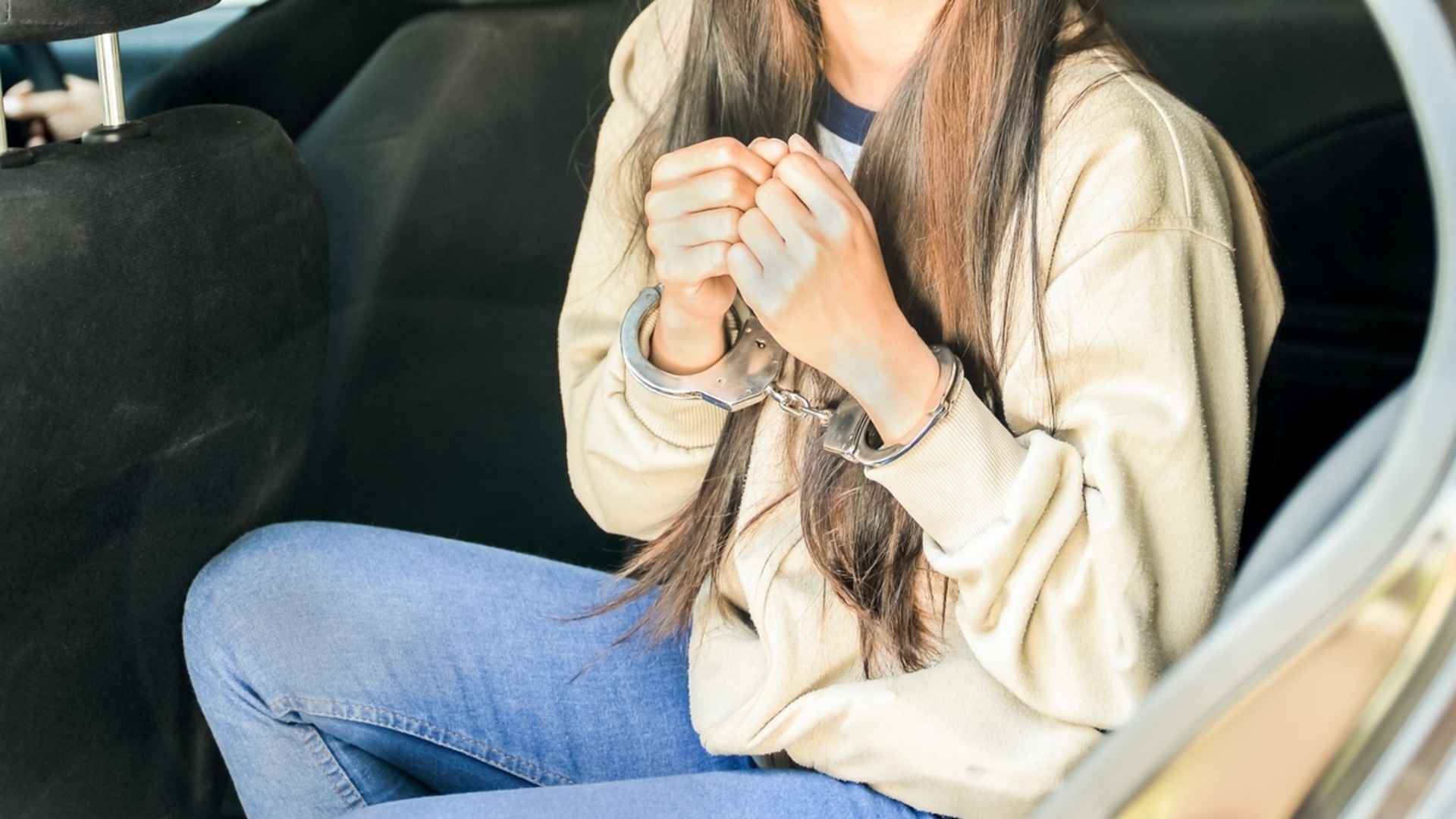 След издирване: Задържаха жената, нападнала с нож четирима души в София