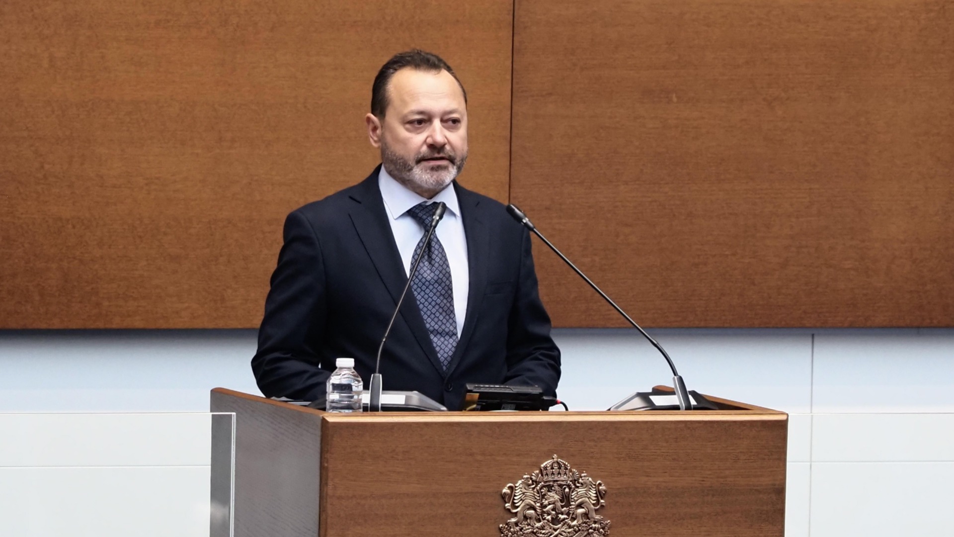 Превантивни ремонти, липса на гаранция, опасност да няма пари за зимно почистване: Найденов за ремонтите и АПИ