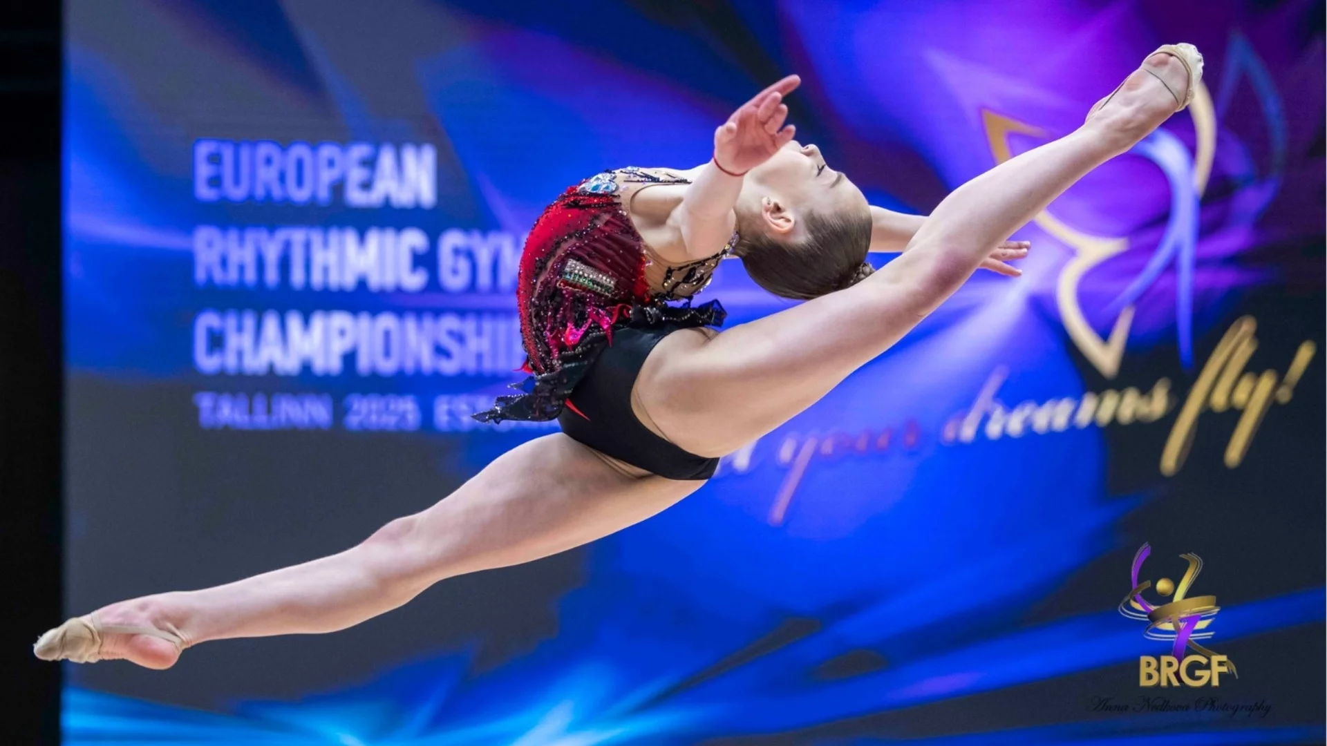 Стахотен старт за българските грации! Стили Николова поведе, а Брезалиева е в Топ 3 на Световната купа пред родна публика