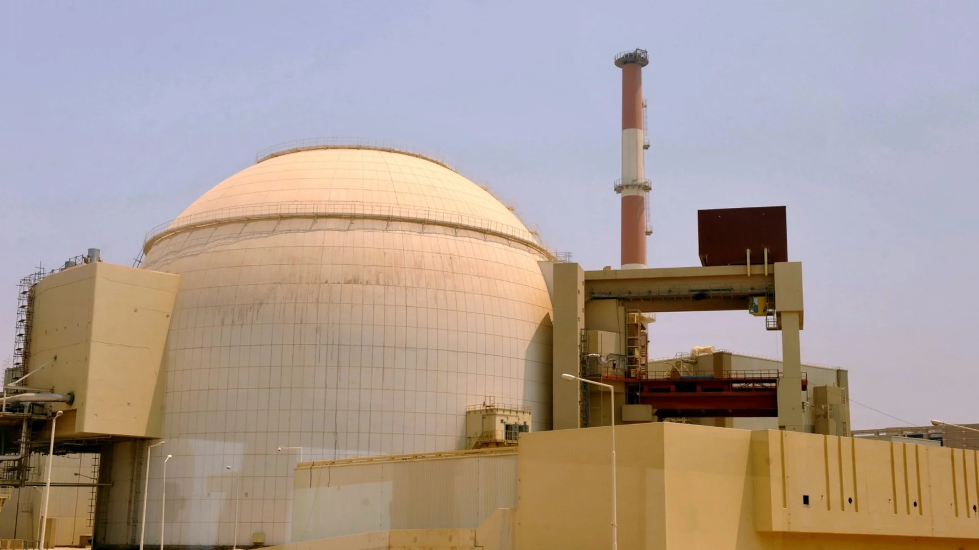 САЩ и Израел удариха АЕЦ "Бушер" за пореден път (ВИДЕА)