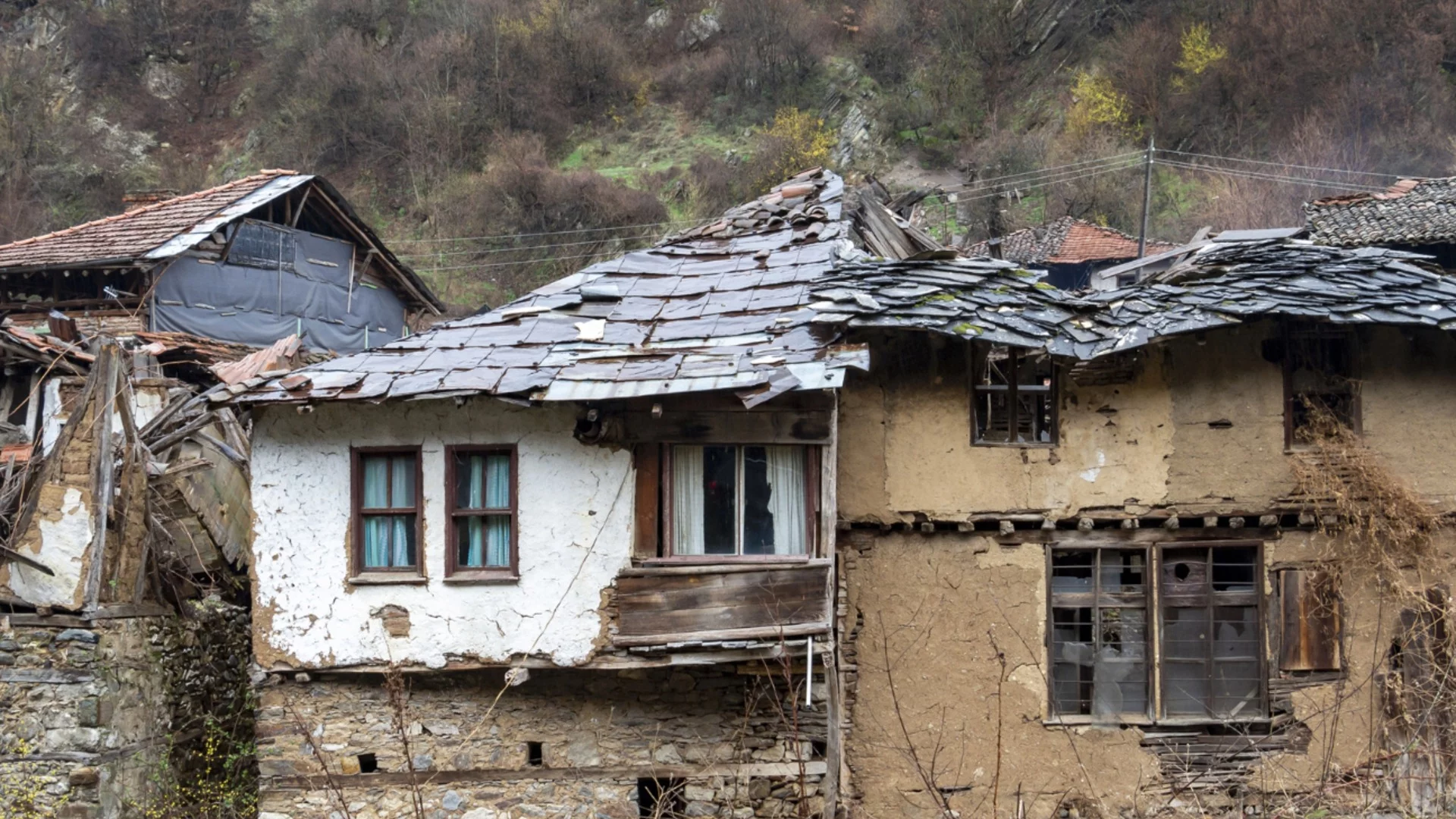 България се топи, обезлюдени села, демографски спад: НСИ с тревожни данни