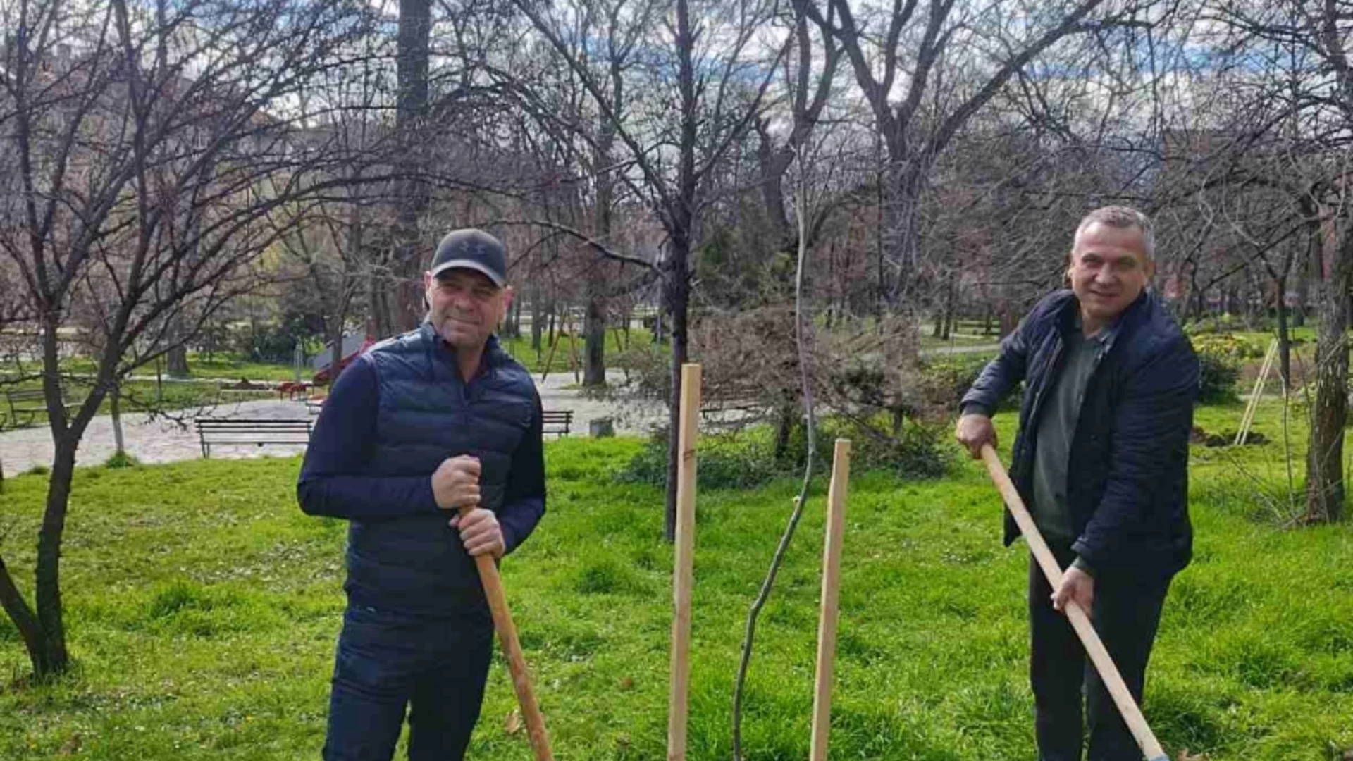 Кметът на Пловдив се включи в акция по залесяване на Бунарджика