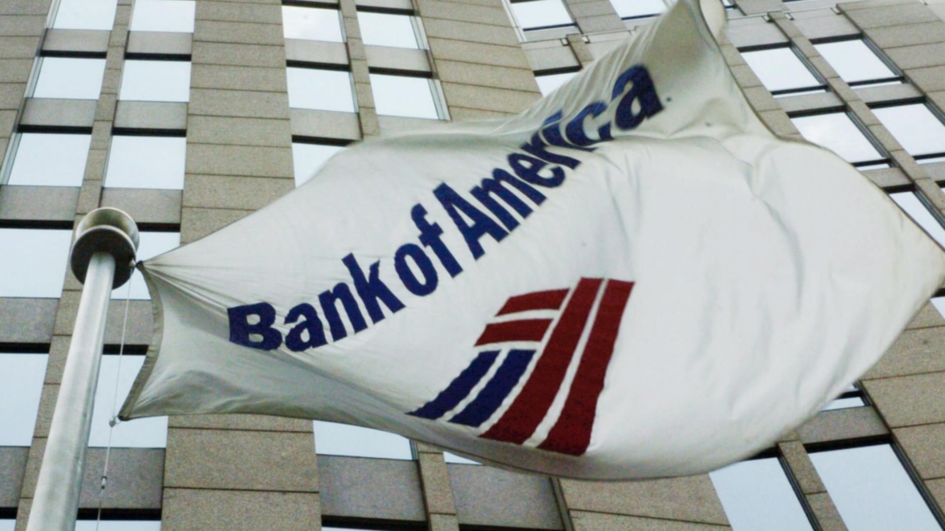 Задържаха още двама за осуетения атентат срещу Bank of America в Париж