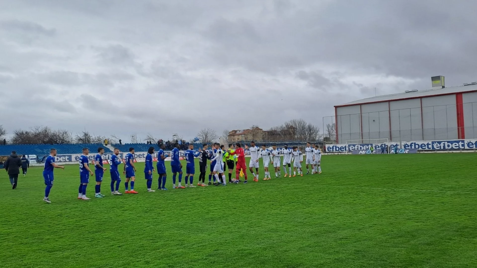 На ужасен терен: Лидерът във Втора лига с трети мач без победа, Черноморец продължи впечатляваща серия (Резултати)