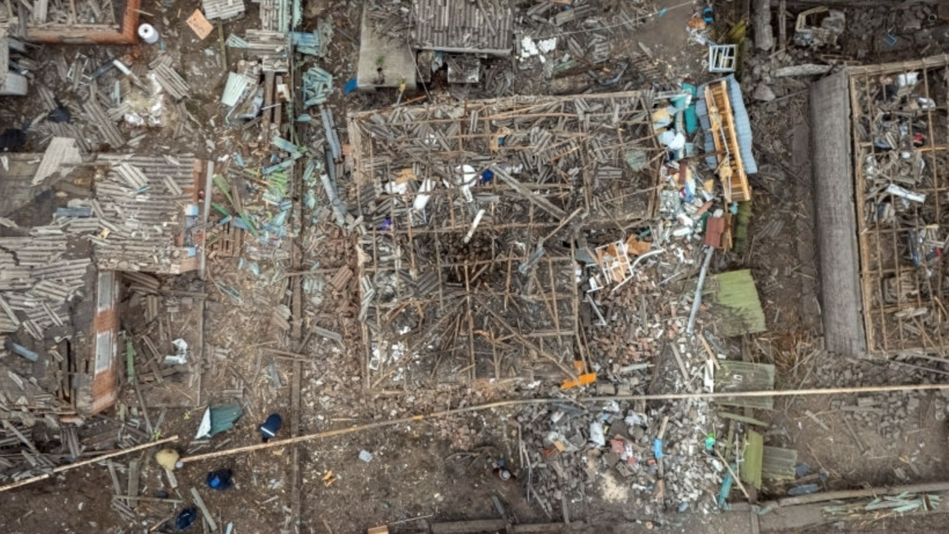 Трима души, сред които и дете, бяха убити при руска бомбардировка в Краматорск