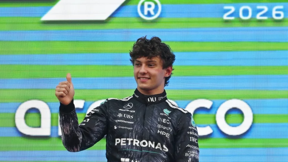 Кола за сигурност донесе пореден успех за Мерцедес, Кими Антонели написа история