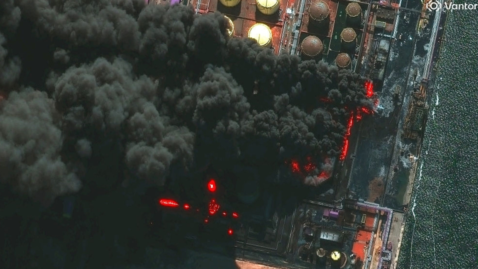 Пожарни влакове гасят Уст-Луга. Медведев позеленя от яд заради успехите на Зеленски в Близкия изток (ВИДЕО)