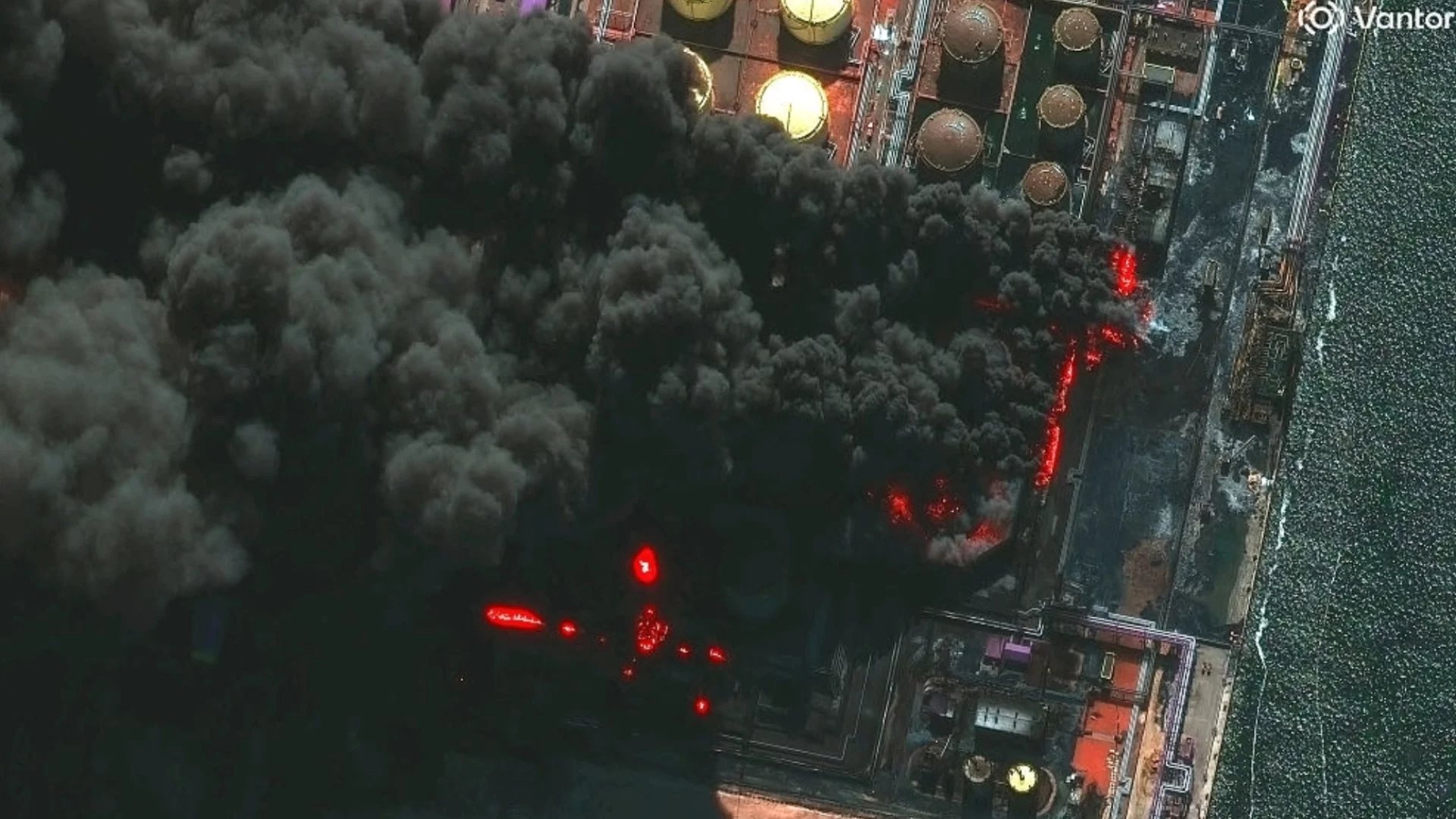 Пожарни влакове гасят Уст-Луга. Медведев позеленя от яд заради успехите на Зеленски в Близкия изток (ВИДЕО)