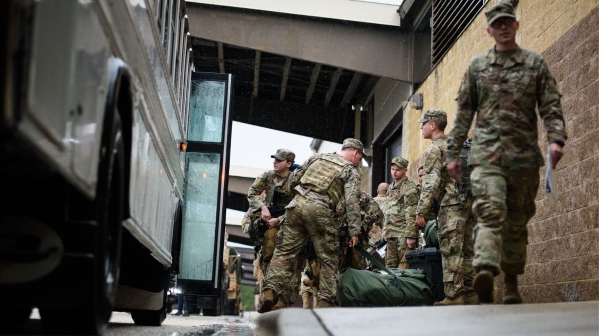 НА ЖИВО: Планират ли САЩ сухопътна офанзива в Иран?