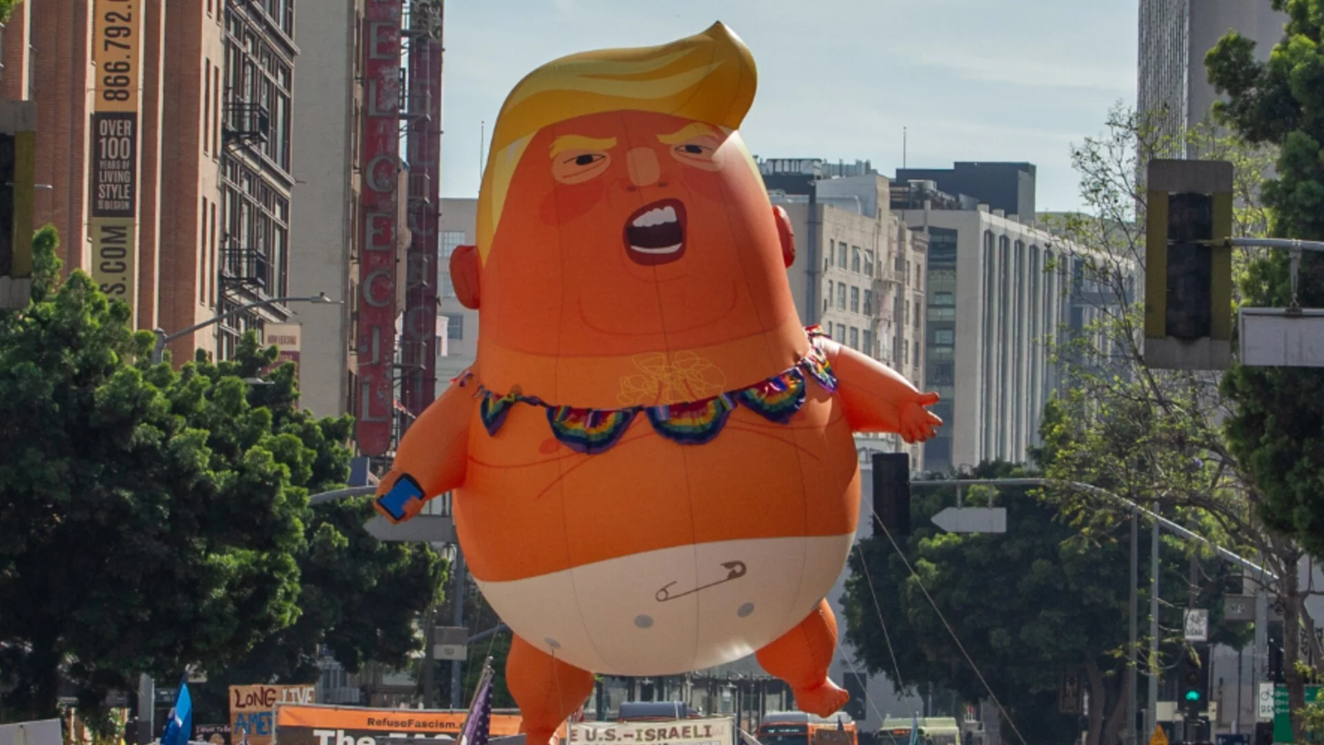 Най-грандиозната измама в историята: Как Тръмп води американците за носа