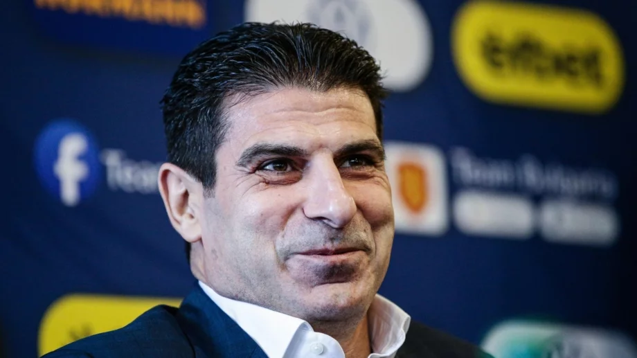 Изумително: Гонзо плаща на легенда по 4000 евро на месец, за да играят карти