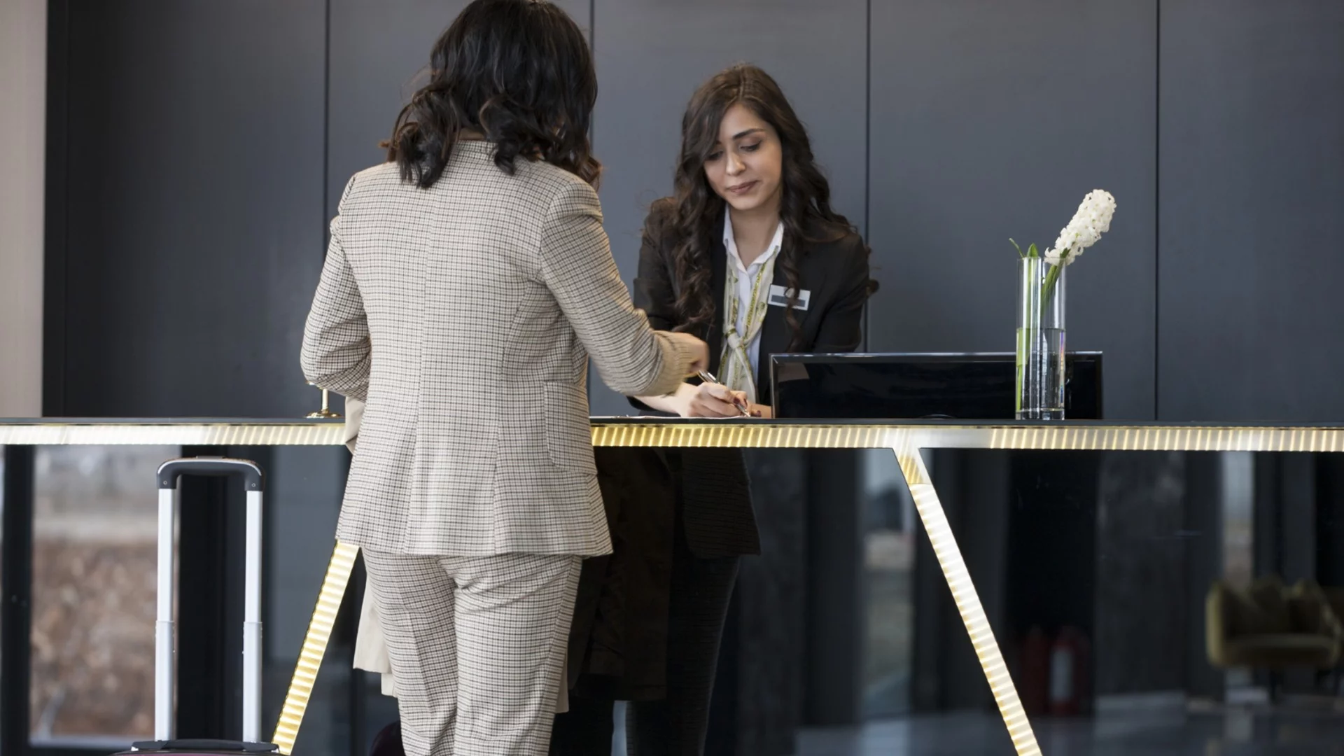 Сагата в туризма продължава: Туроператорите искат държавата да им разреши вместо да връщат пари, да издават ваучери