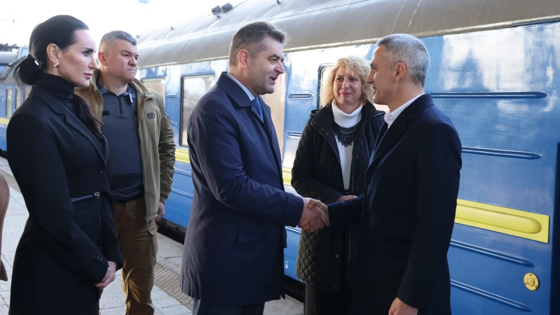 Гюров и ключови министри са в Украйна за среща със Зеленски