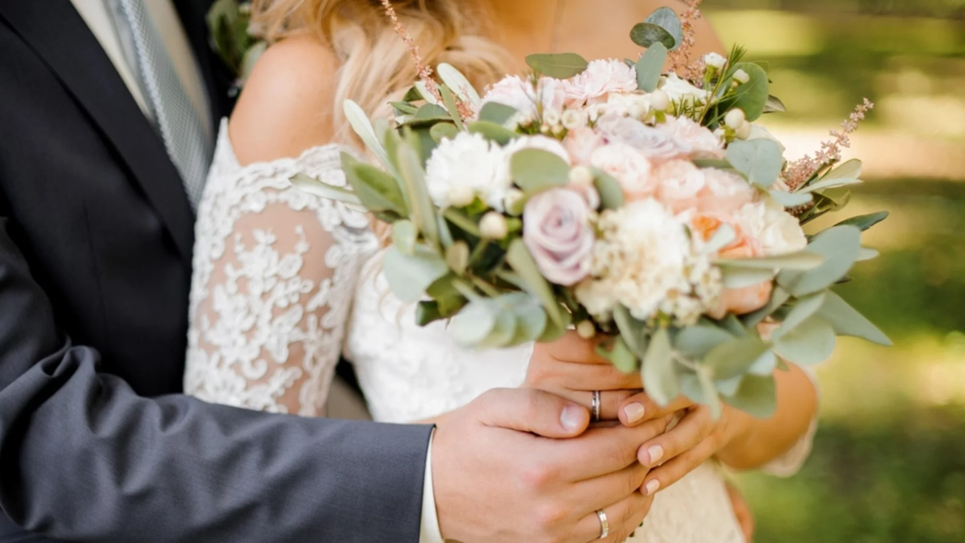 Как да отгледате свои собствени сватбени цветя в двора си