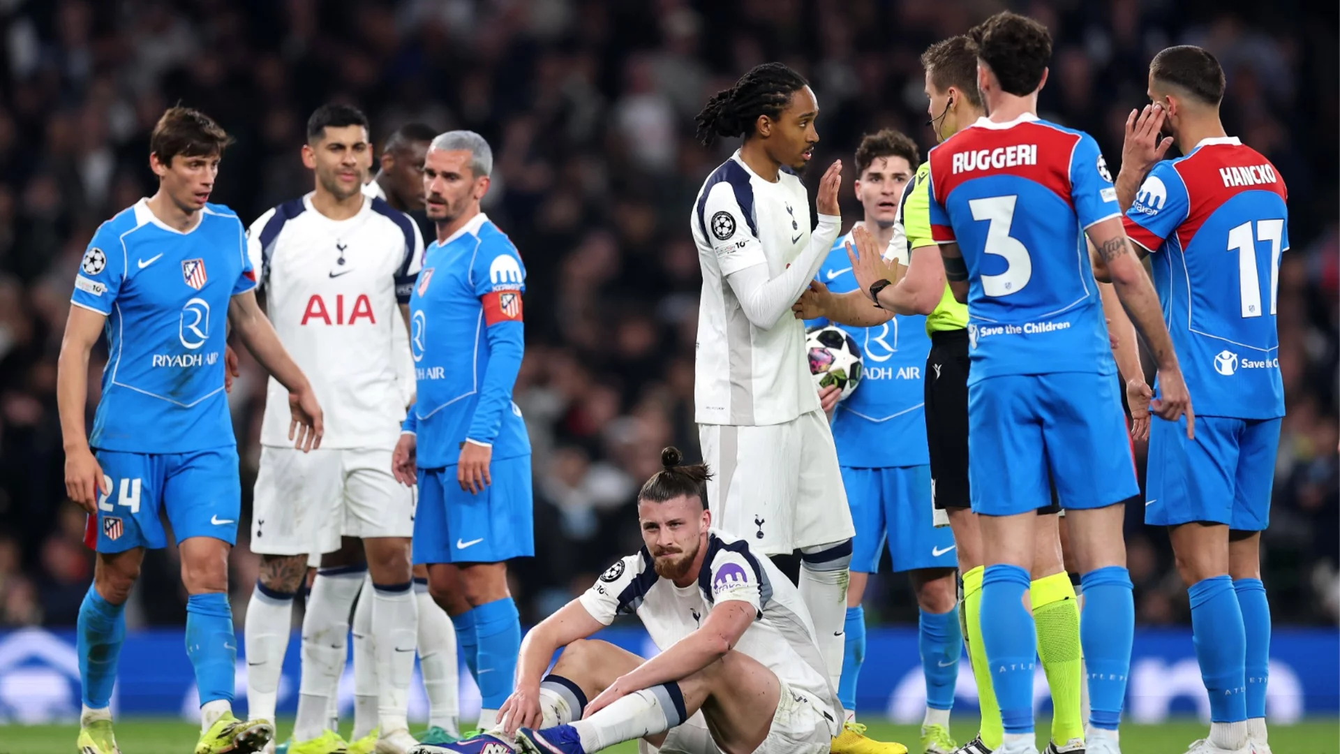 Тотнъм отмъква треньор под носа на Ман Юнайтед: междувременно действащ играч ще води отбора