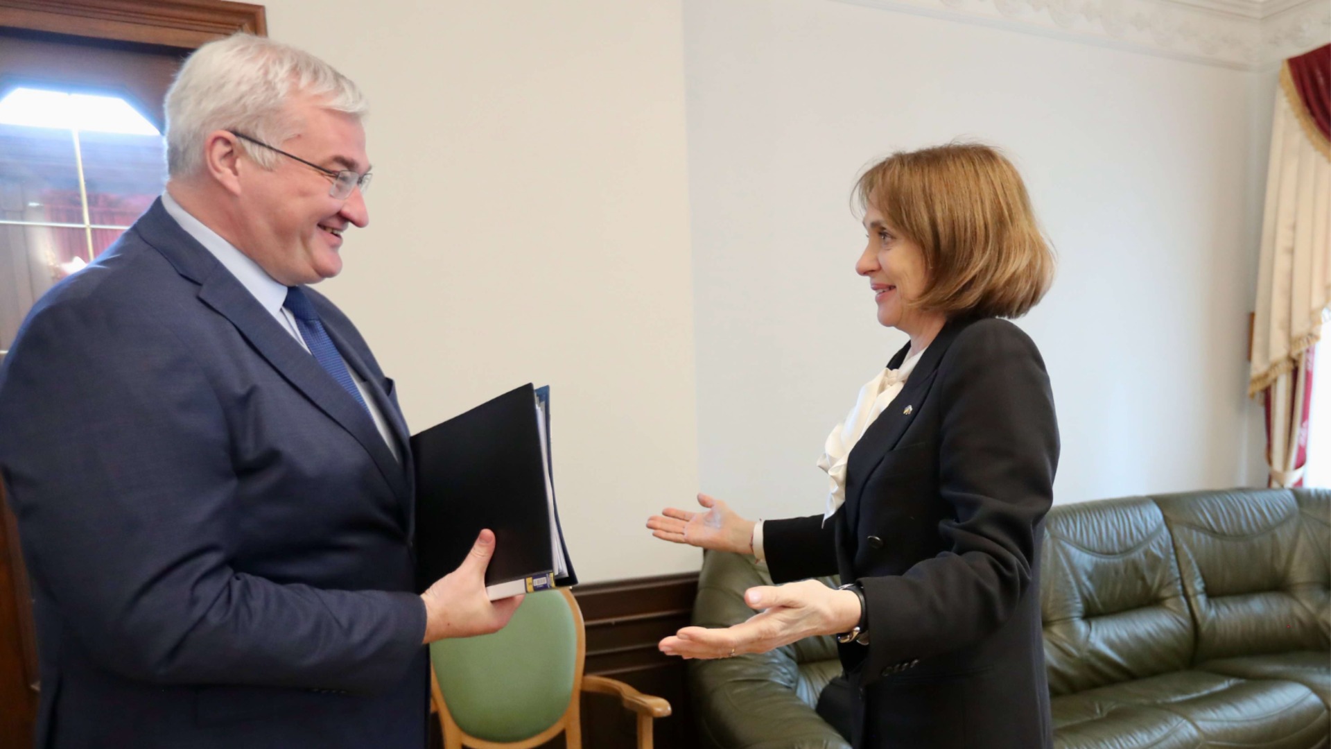 Българско училище в Одеса и пробен влак от Киев до Варна и Бургас: резултат от визитата на министрите ни в Украйна