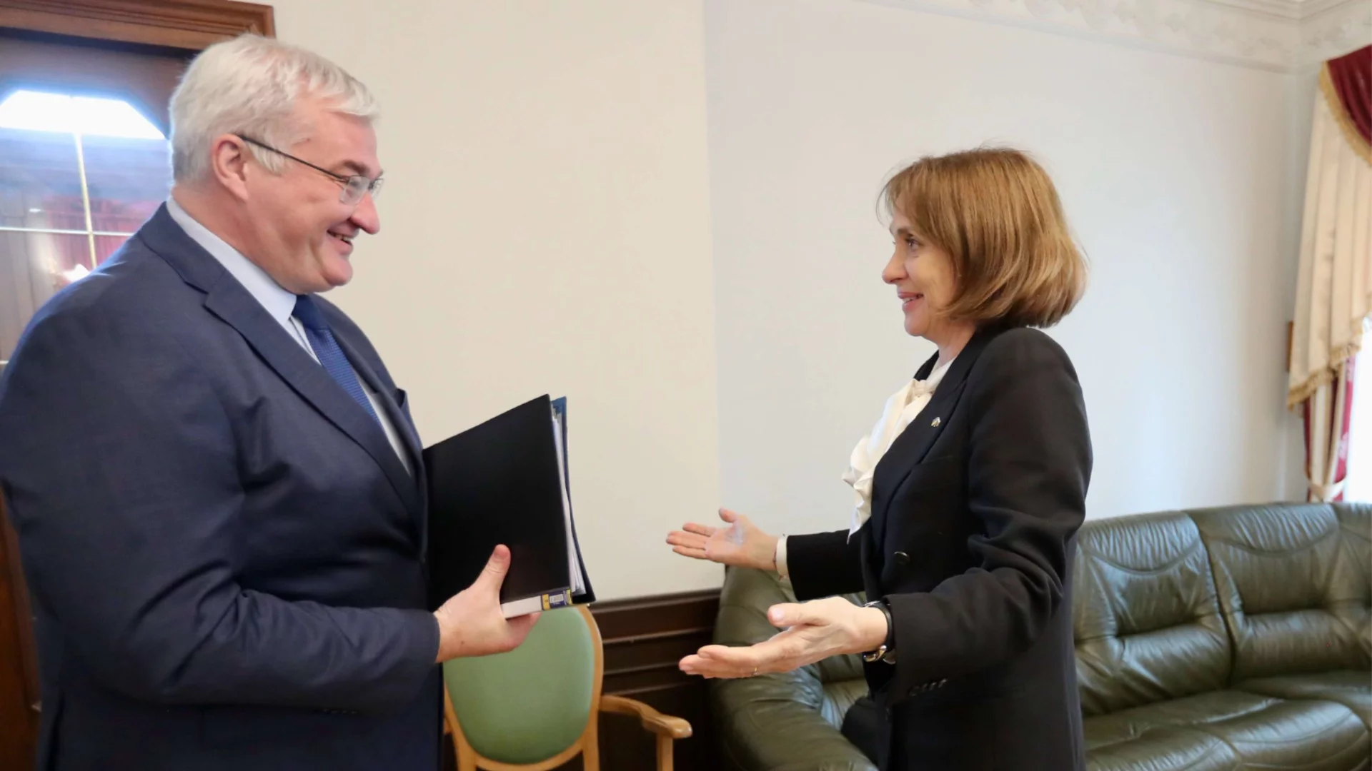 Българско училище в Одеса и пробен влак от Киев до Варна и Бургас: резултат от визитата на министрите ни в Украйна