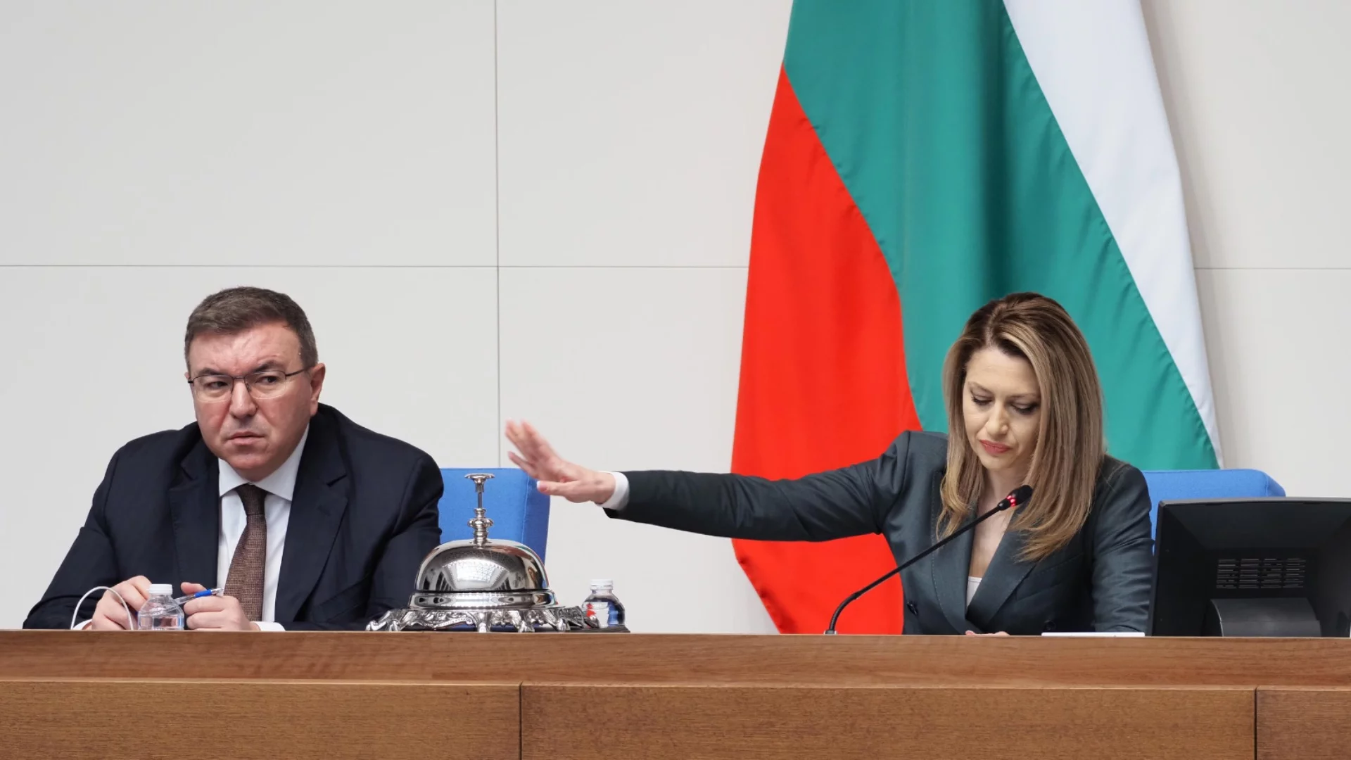 Извънредно заседание на парламента. "Петрохан" и цените на горивата са в дневния ред