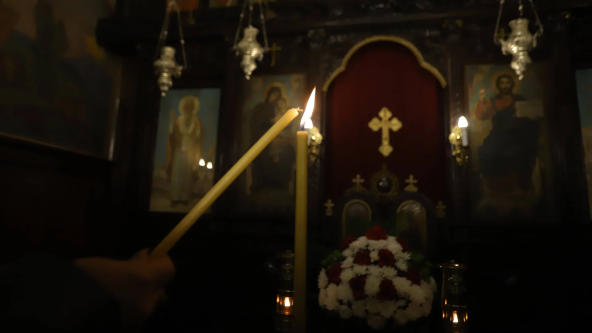 Проблем с пренасянето на Благодатния огън за Великден заради войната