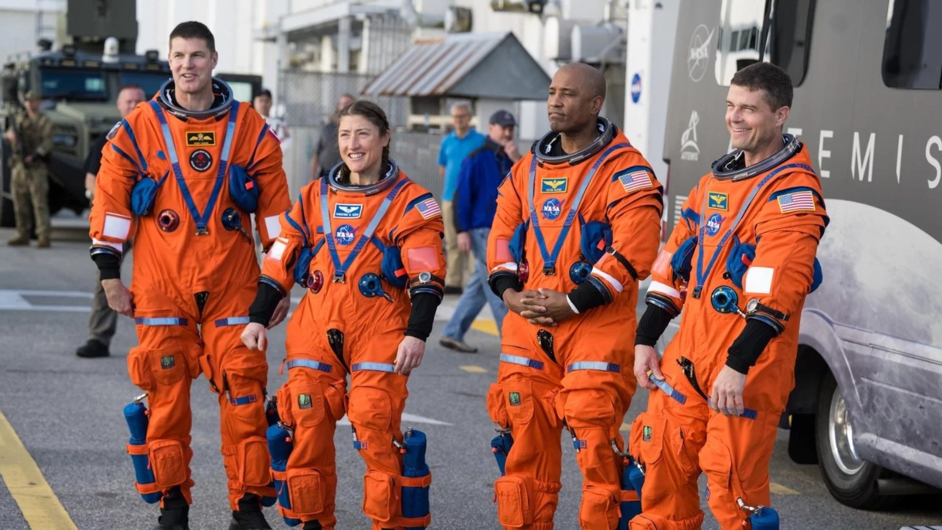 Четирима астронавти заминават за Луната. Кои са те? (ВИДЕО)