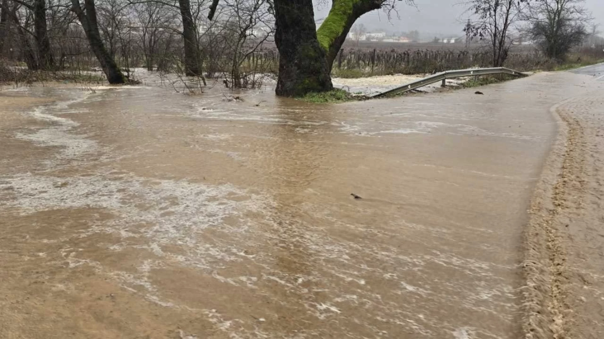 Локални наводнения в румънски град на границата с България
