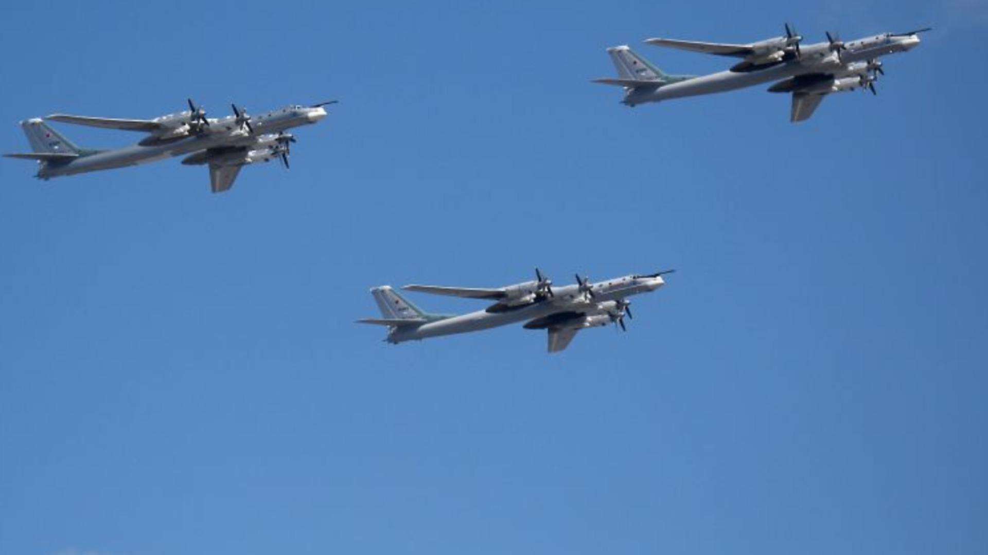 Щети след украинска атака в руски заводи - за стратегически бомбардировачи и за дронове (ВИДЕО)