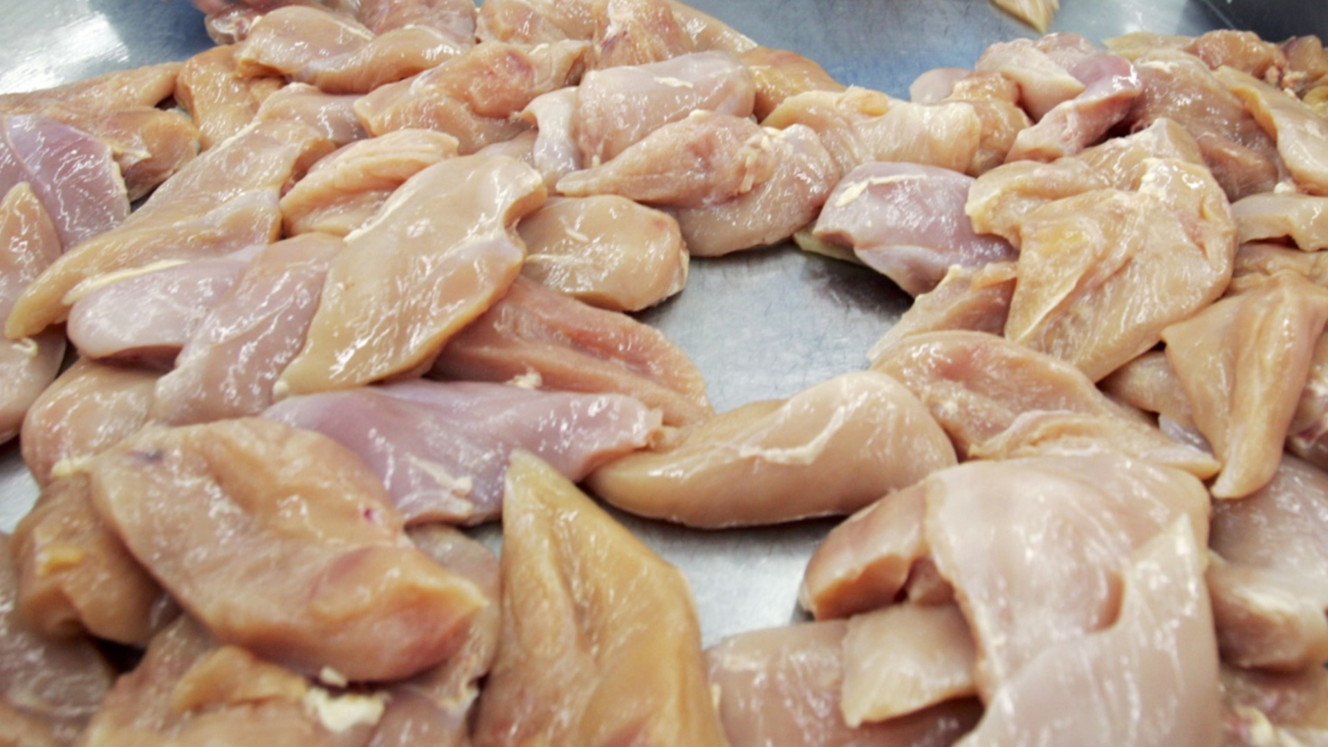 Затворен обект за преработка на месо, свързван с бивш депутат на Пеевски: Въпрос за продукцията