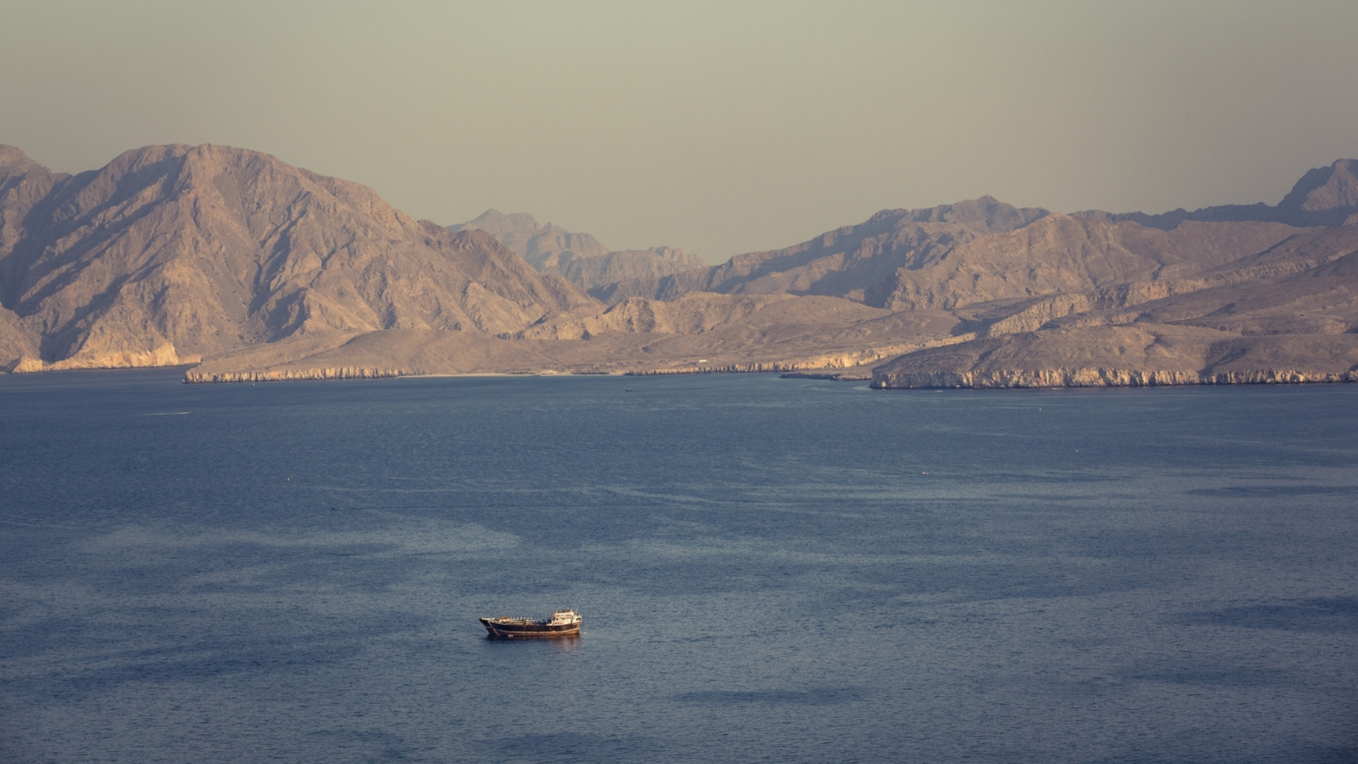 Рубио: Няма да позволим Иран да иска тол такса за Ормузкия проток. Удари в петролни обекти в ОАЕ и Израел (ВИДЕО)