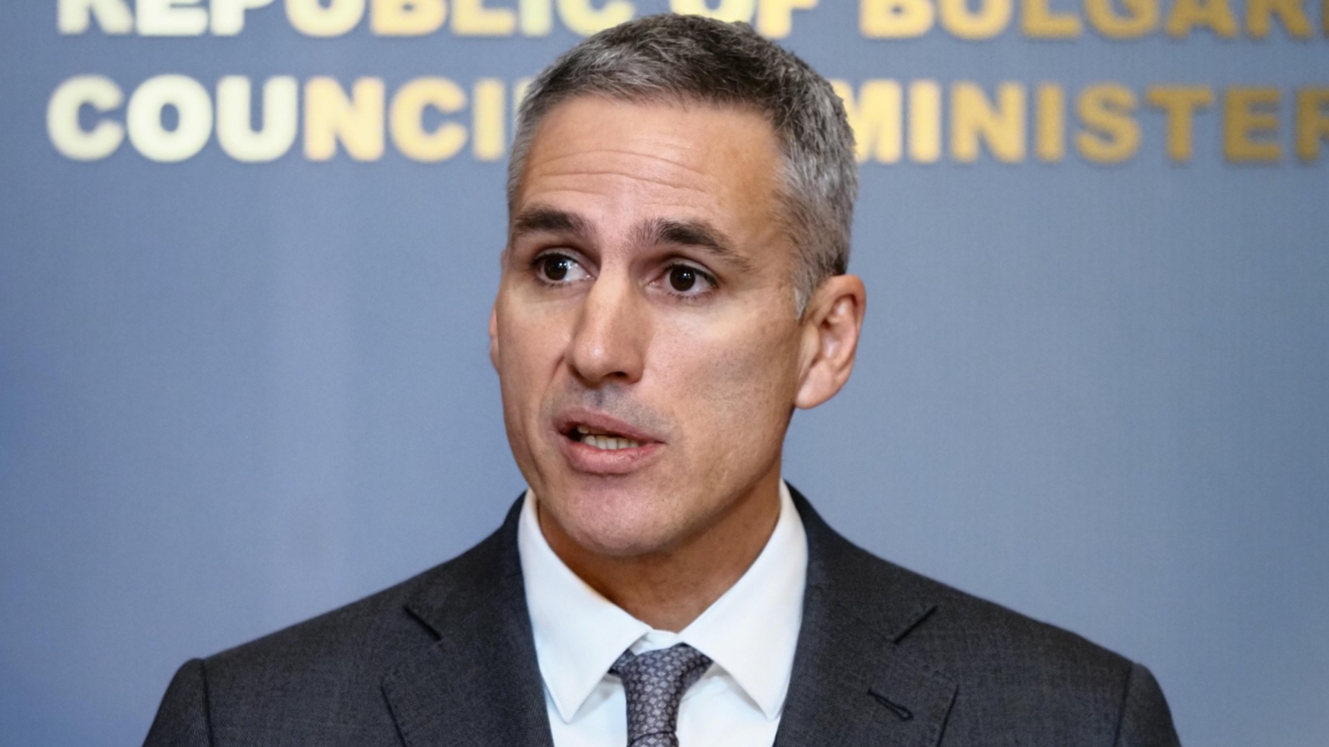 Конституционен отговор: Защо Гюров може да бъде премиер въпреки атаките? Доц. Христев разяснява