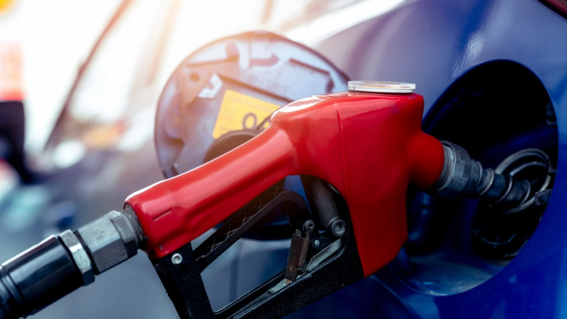 За първи път от 2022 г.: Цената на бензина в САЩ надмина четири долара за галон