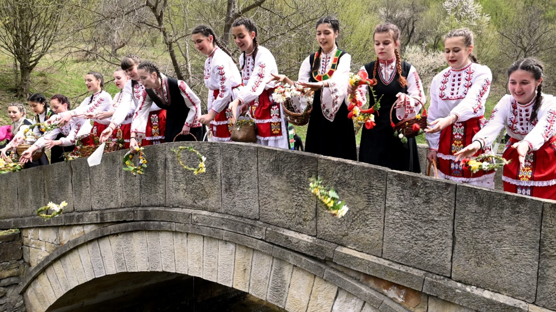 Лазаровден 2026: Кога се пада, традиции, обичаи и забрани