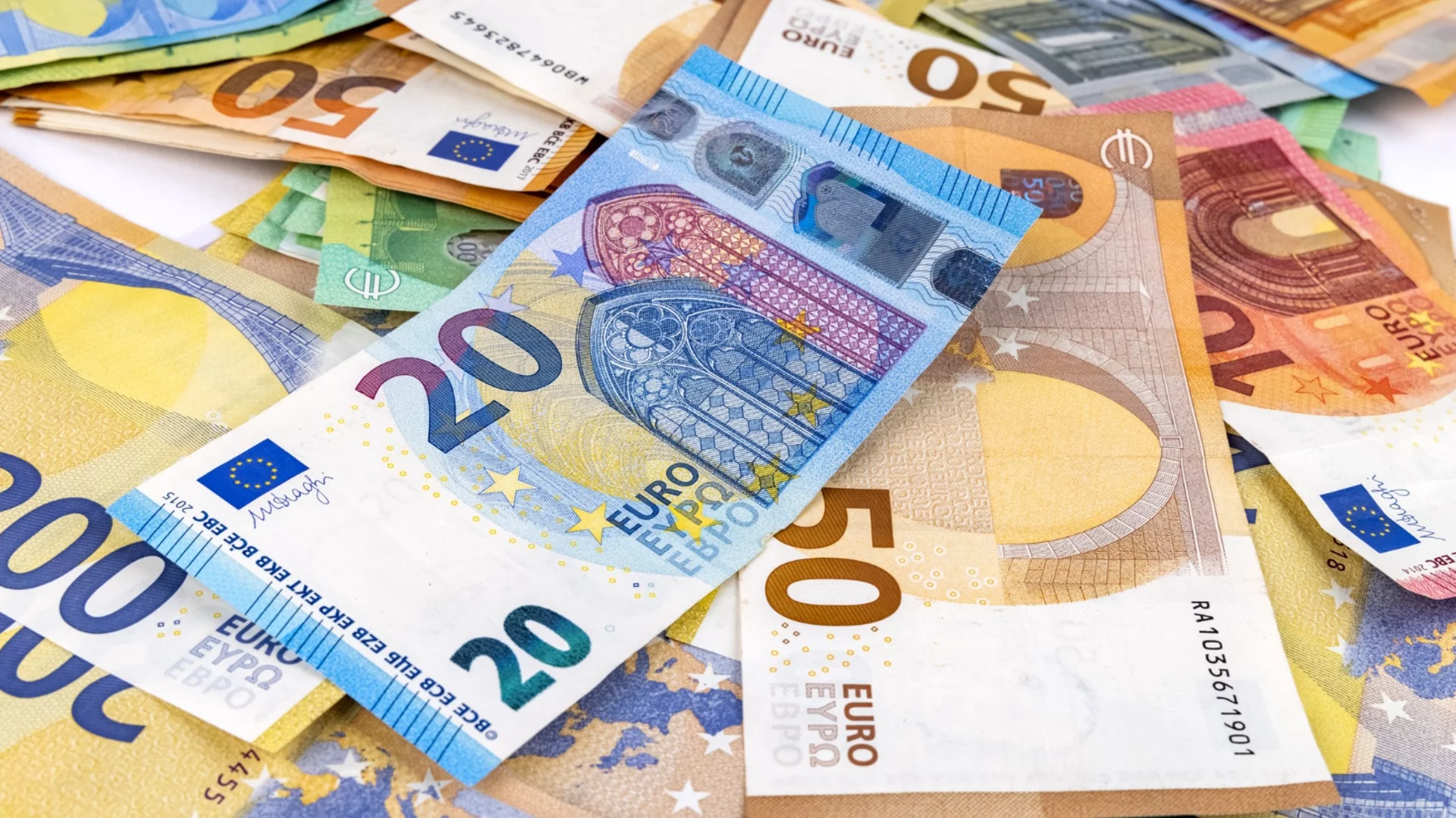 За да не изпадне икономиката в шок: ИПИ настоя за меки, а не за тежки мерки